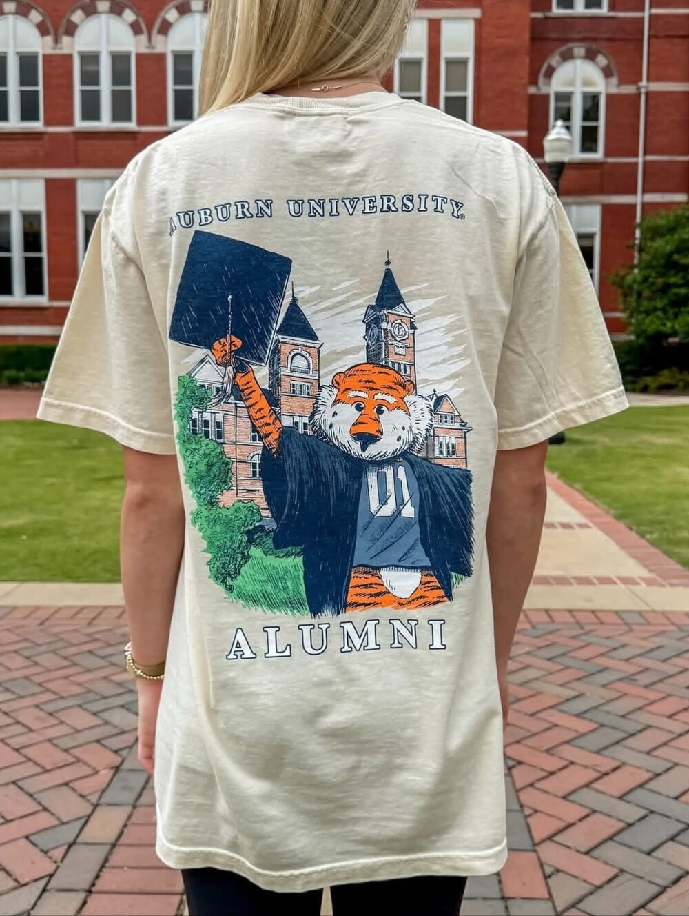 Auburn University Graduation Alumni Aubie T-shirt Ivory NWT - S